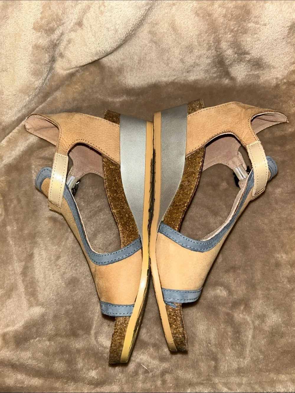 Naot Fiona Israeli Two-Tone Tan Gray Suede Leather Metallic Wedge Sandals EU 36